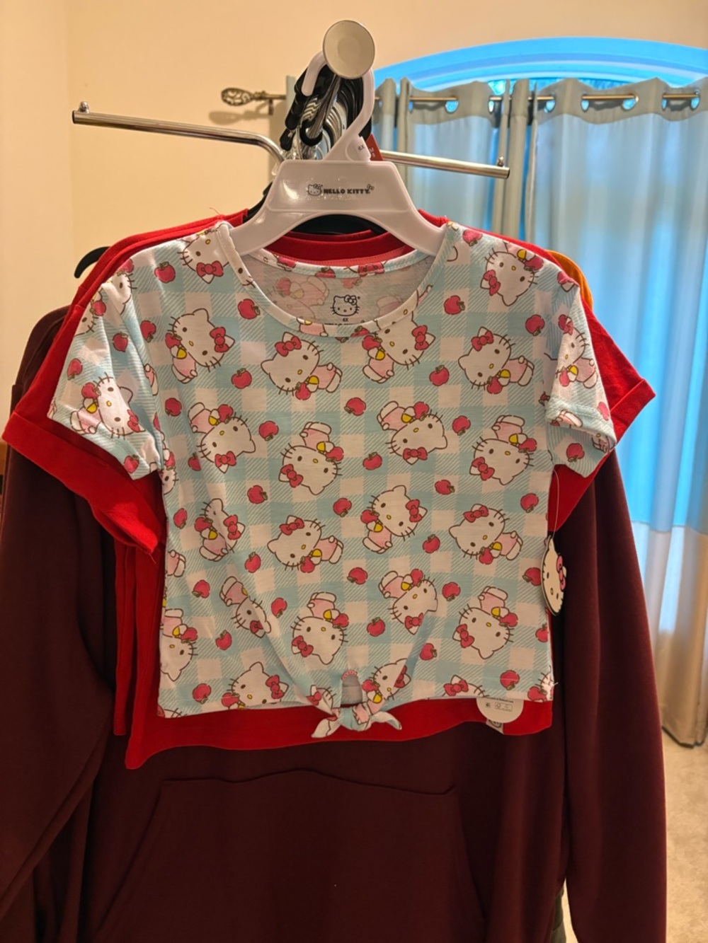 Hello kitty top - Picture 2 of 2